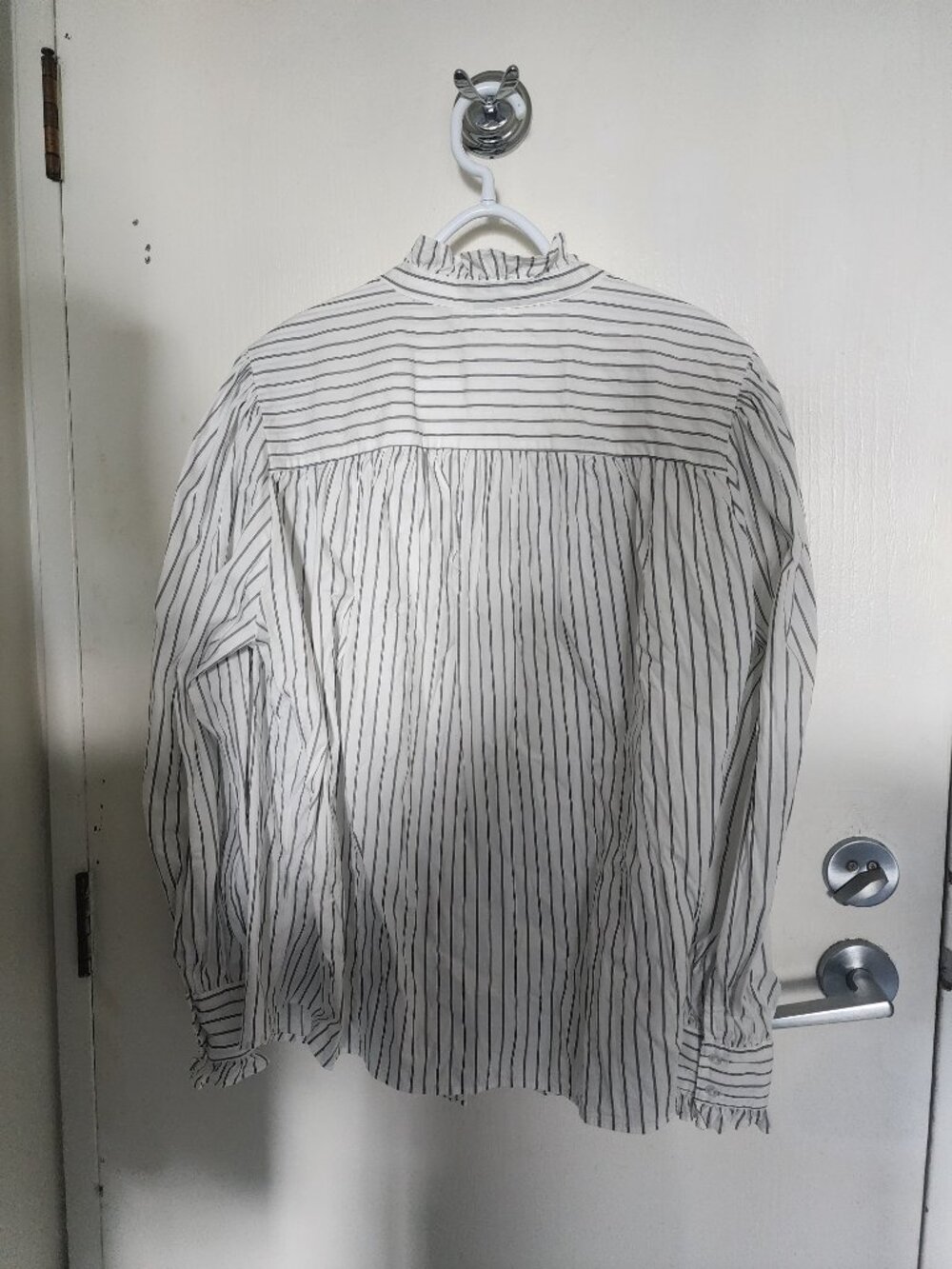 H&M Ruffle Trimmed Blouse - Picture 3 of 8